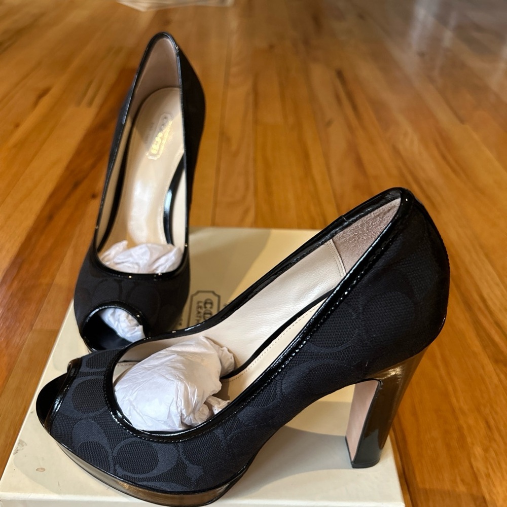 Coach women’s heels, size 7, in excellent condition